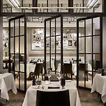 מלון Fairmont Quasar 5*