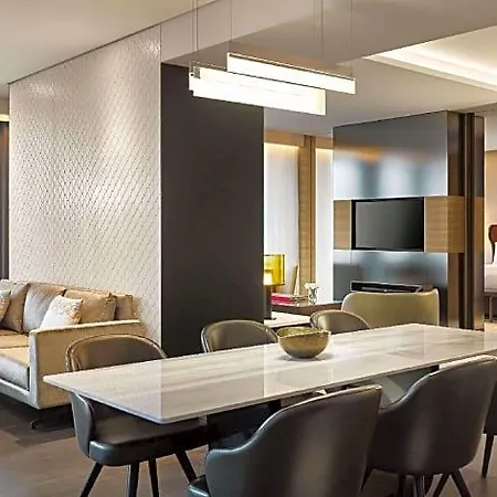 Hotel Fairmont Quasar 5*