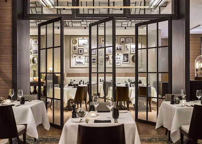 Fairmont Quasar Отель