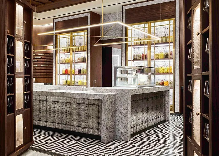 Fairmont Quasar Отель