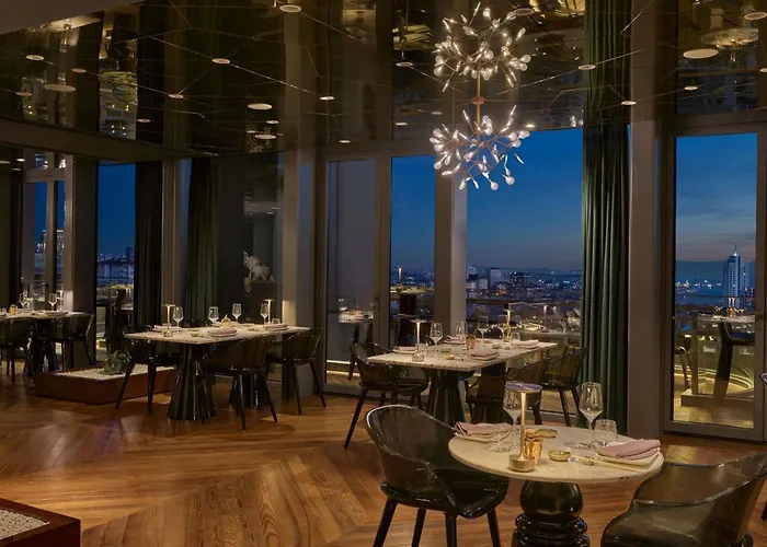 Отель Fairmont Quasar